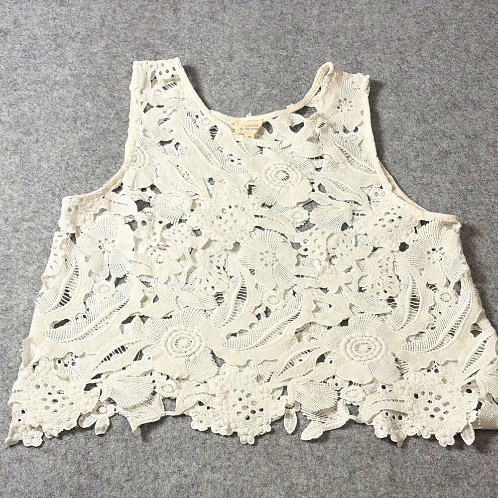 Caution To The Wind White Floral Lace Sleeveless Round Neck Crop Top M